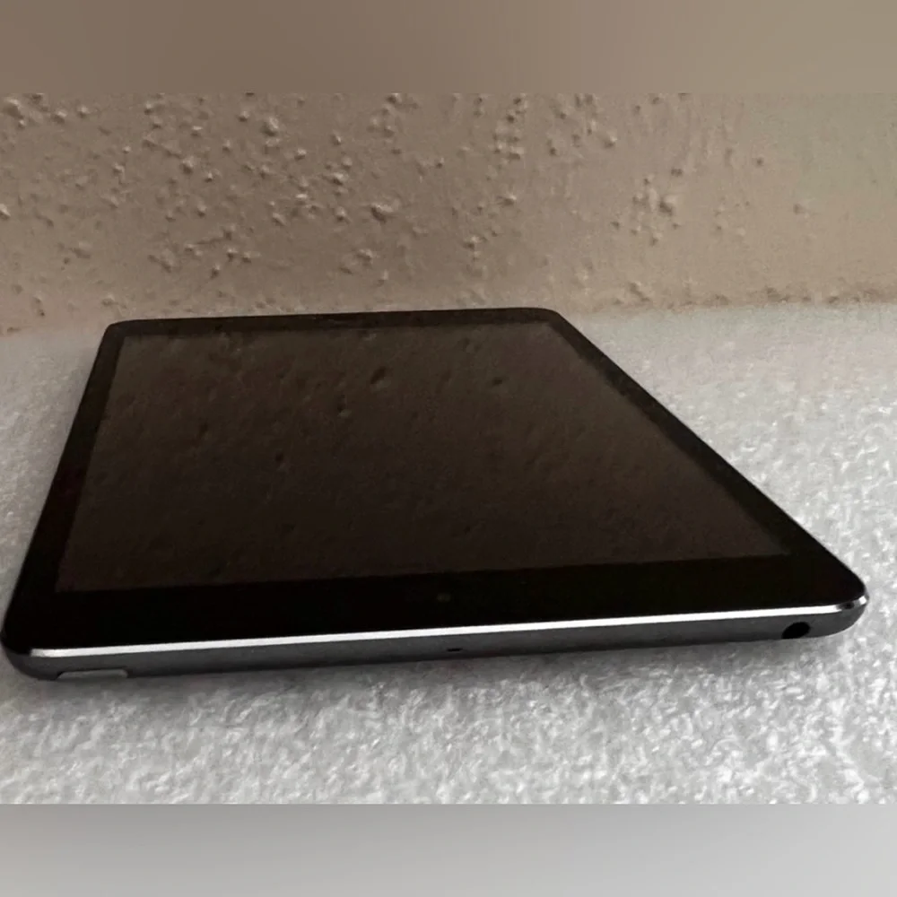 Apple iPad mini 2nd Generation, Unlocked 7.9in Wifi 32GB